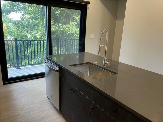 Building Photo - 47 Matilda St