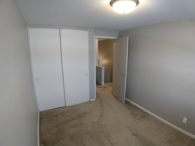 Building Photo - 429 Kelly Cir