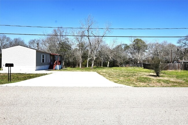 Building Photo - 215 Live Oak St