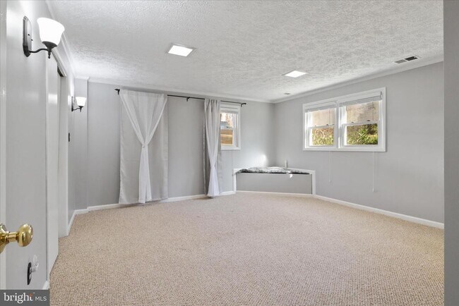 Building Photo - 3838 Glenbrook Rd