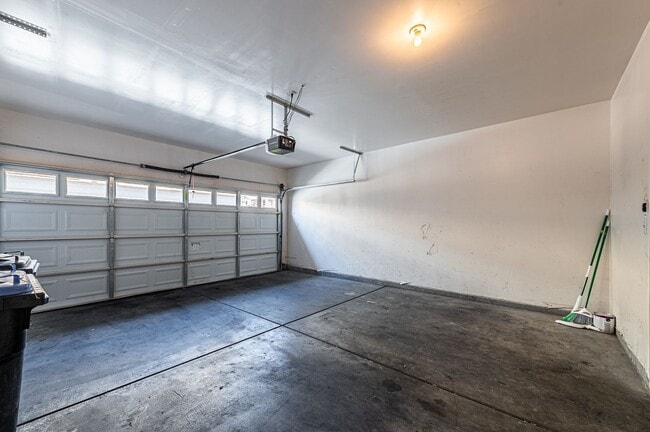 Building Photo - 9303 Gilcrease Ave