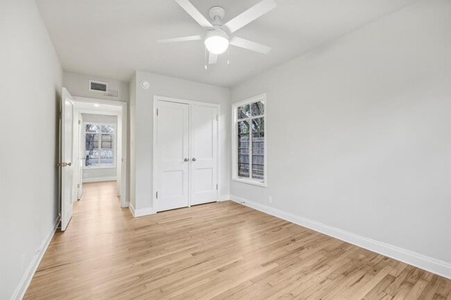 Building Photo - 3010 Windsor Rd