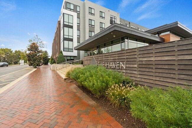 Building Photo - 145 Riverhaven Dr