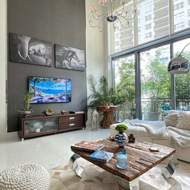 Building Photo - 6000 Collins Ave