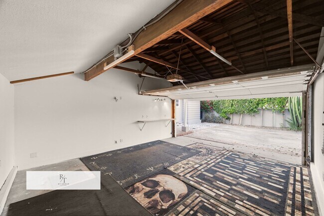 Building Photo - 6928 Vanscoy Ave