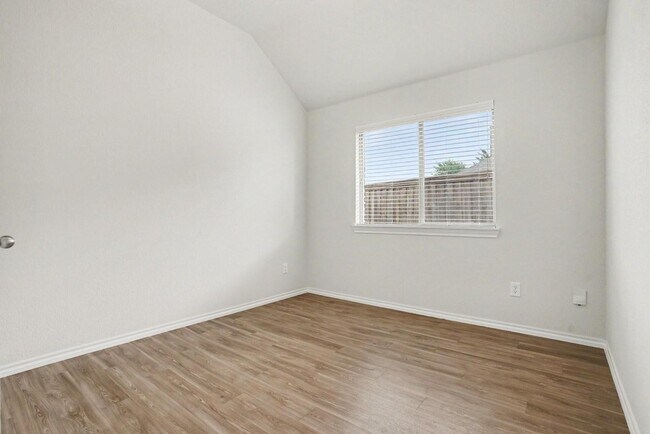 Building Photo - 429 Tobin Dr