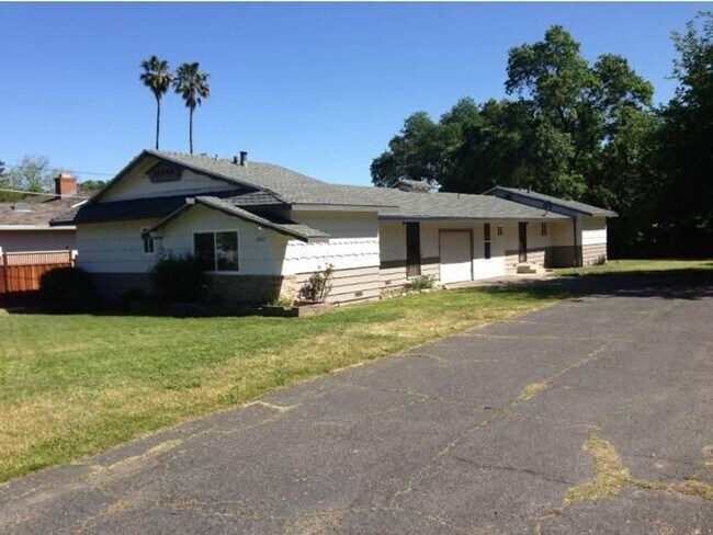 Building Photo - NICE DUPLEX IN CARMICHAEL!!