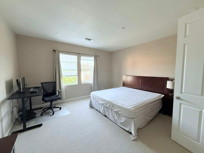 Building Photo - 1360 Red Maple Ln