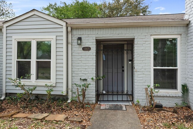 Building Photo - 11805 Southlake Dr