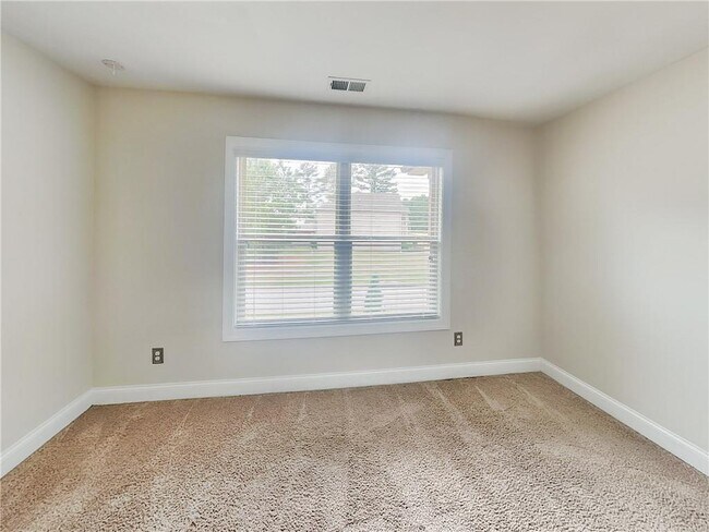 Building Photo - 85 Lotus Ln