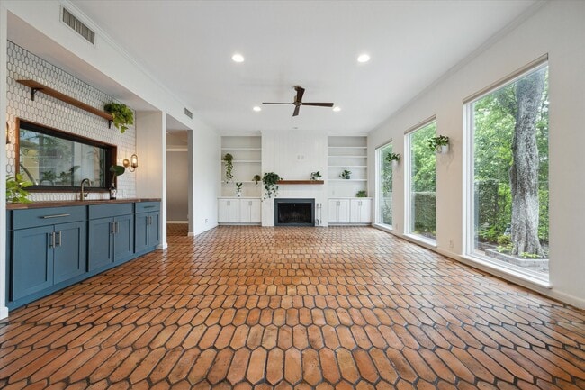 Building Photo - 7922 Woodway Dr