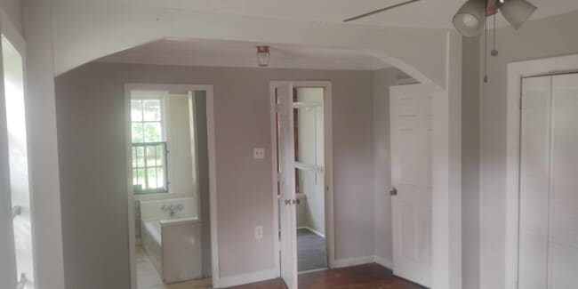 Building Photo - 284 Redwood Ave