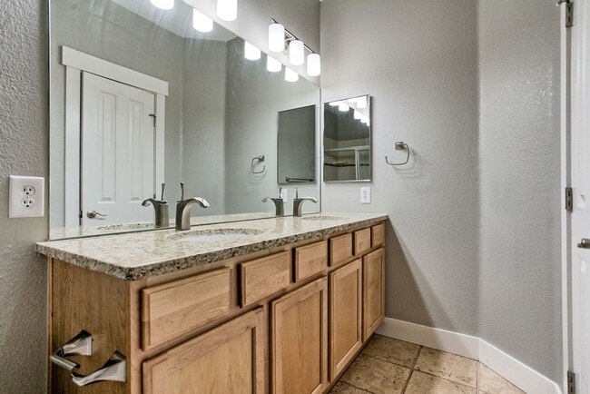 Building Photo - 2 Bedroom 2 Bath Loveland Ranch Home