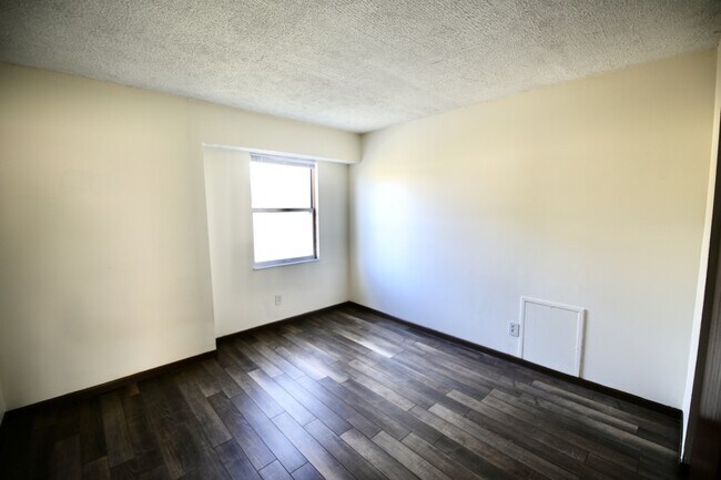 Building Photo - 7160 Lauretta Ct