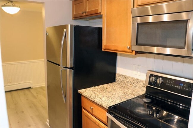 Building Photo - 50 Carnation St