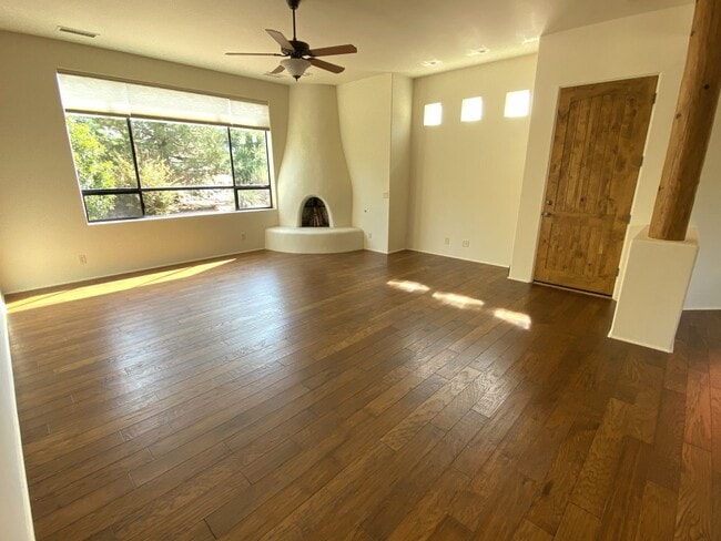 Building Photo - HOUSE - VILLAGE OF OAK CREEK