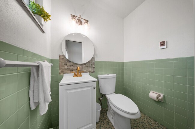 Building Photo - 11814 Flushing Dr