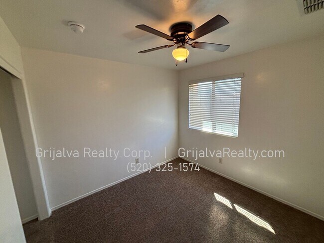 Building Photo - Beautiful 2-story 4-Bedroom, 2 Bath House with Loft for Rent (Green Valley)