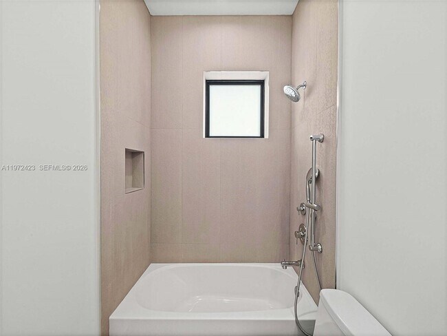 Building Photo - 5718 Ashwood Cir