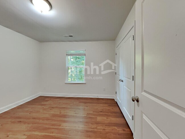 Building Photo - 3041 Greenmont Cir