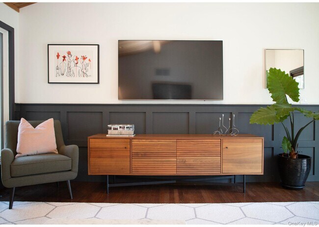 Building Photo - 5 Southwood Ln