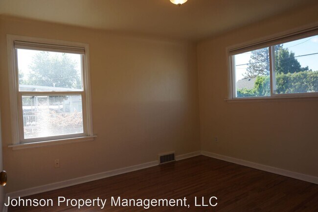 Building Photo - 3 br, 2 bath House - 2427 W. Rockwell Ave.