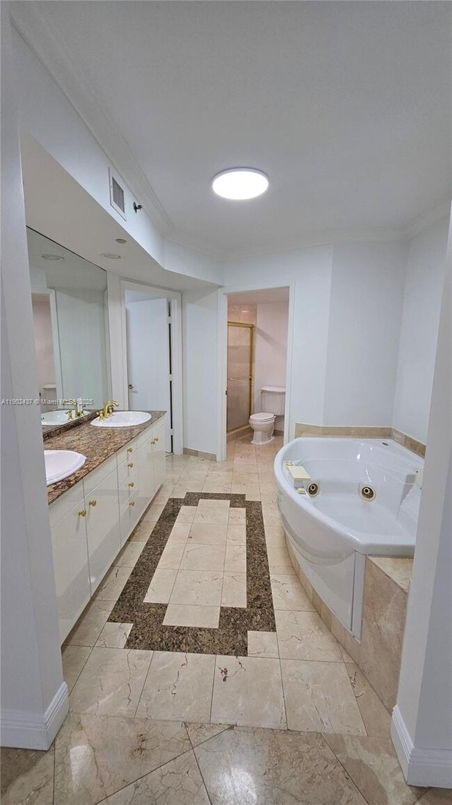 Building Photo - 19333 Collins Ave