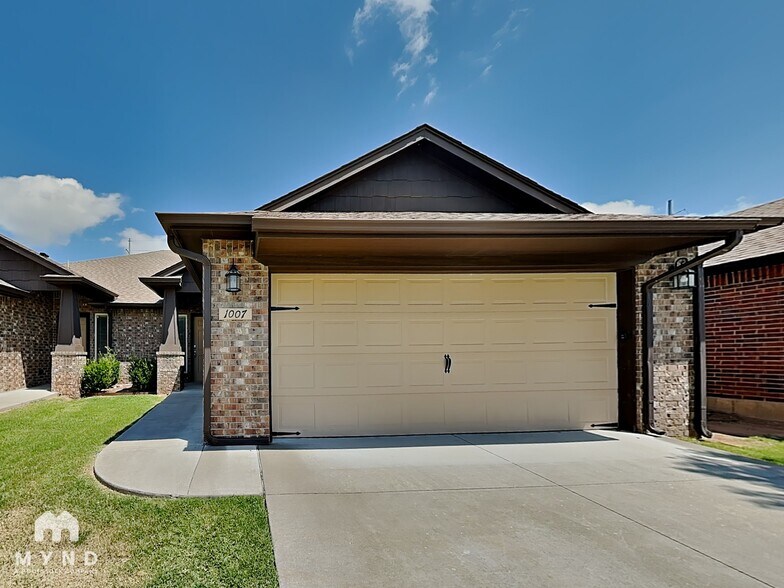 Primary Photo - 1007 Merlin Dr