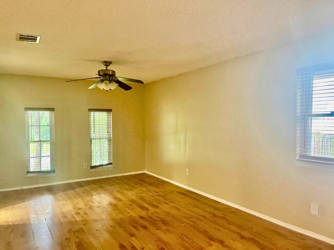 Building Photo - Beautiful 3 Bedroom Home with Covered Patio in Ridge Creek