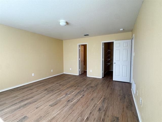 Building Photo - 220 Cres Ridge Dr