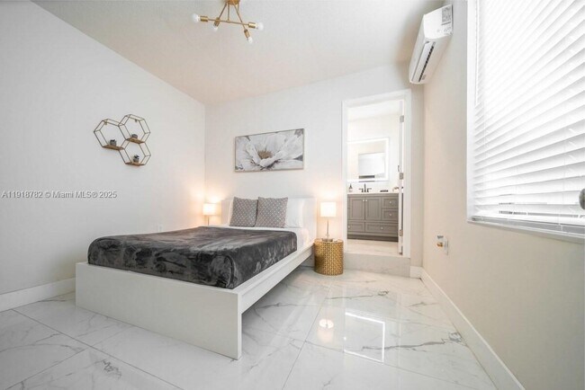 Building Photo - 305 NW 124th St