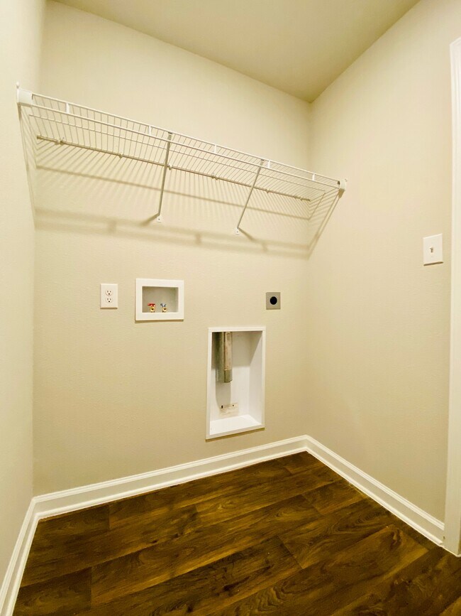 Building Photo - 23135 Shadowridge Dr