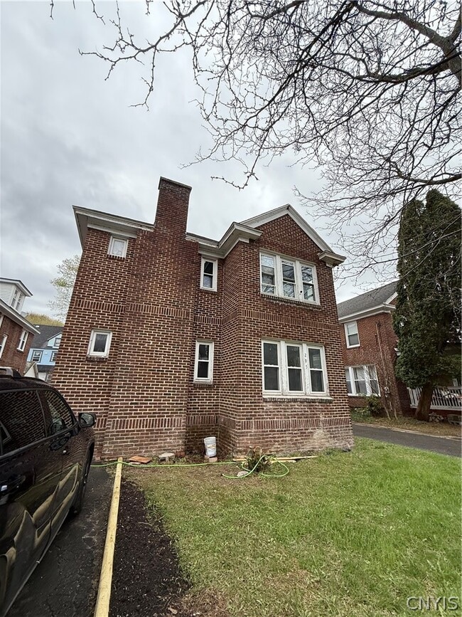 Building Photo - 205 Fellows Ave