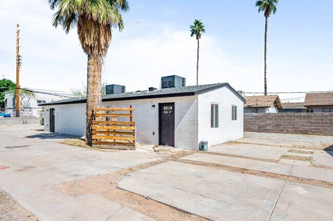 Building Photo - 2223 W Georgia Ave