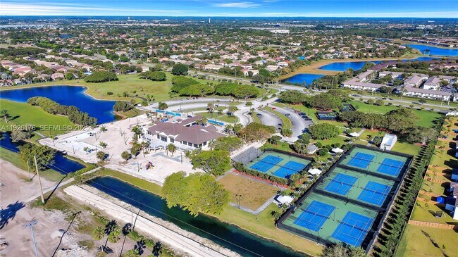 Building Photo - 2873 SE 24th Ct