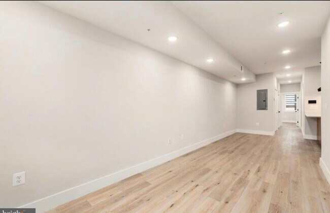 Building Photo - 2011 Benning Rd NE