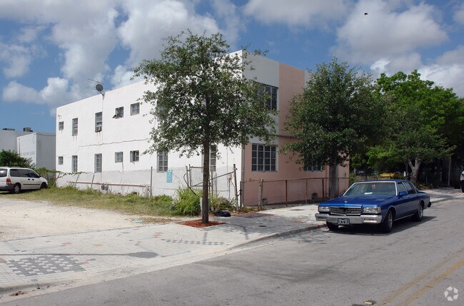 Building Photo - 210 NW 9th St