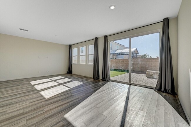 Building Photo - AMAZING 2 Story, 5 Bedroom Home in Gated community!