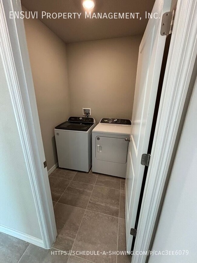 Building Photo - 3913 Radiant Mountain Dr