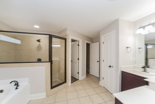 Building Photo - 5706 Bedford Loop W