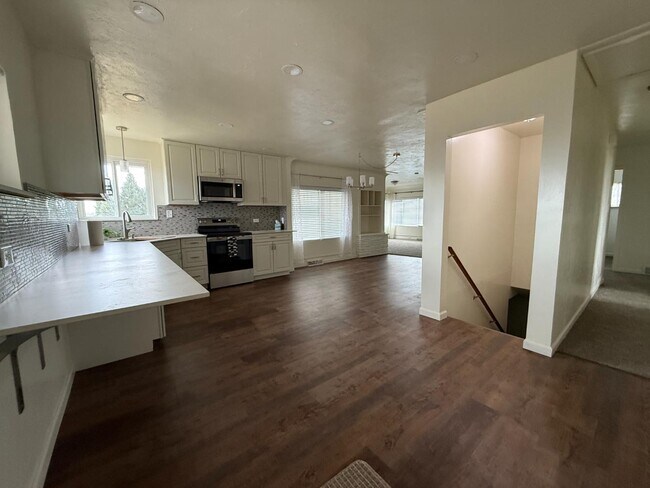 Building Photo - 9375 CO-66