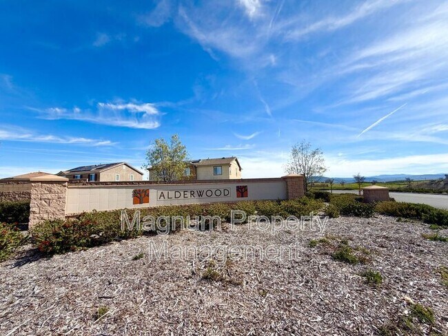 Building Photo - 34124 Thistlewood Ave