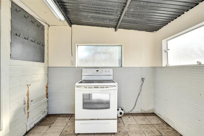Building Photo - 10823 Coral Garden Ln
