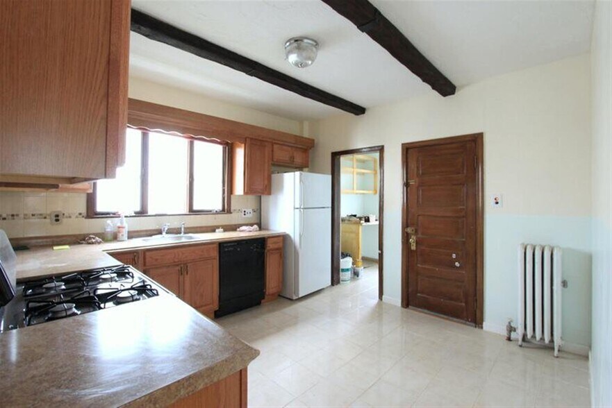 Building Photo - 14 Belknap St