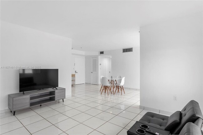 Building Photo - 9440 W Bay Harbor Dr