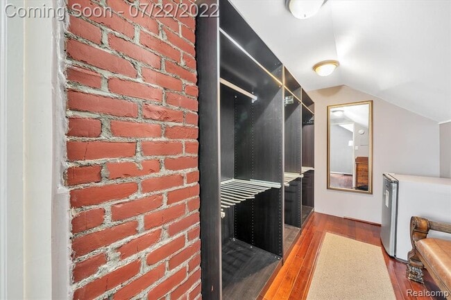 Building Photo - 575 E Southlawn Blvd