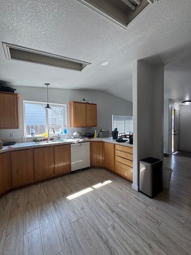 Building Photo - Charming & Updated Home in Kittitas, WA