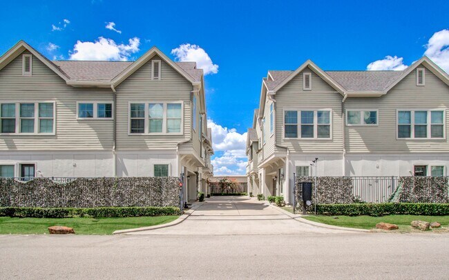 Building Photo - 2115 Naomi St