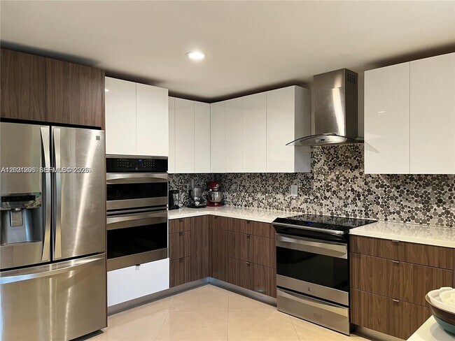 Building Photo - Northeast 214th Street, North Miami Beach, FL 33179 - 5 BR 4 BA single-family home