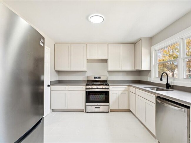 Building Photo - 411 W 46th St